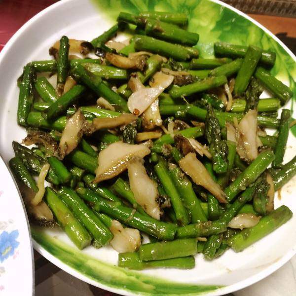 鲍鱼炒芦笋的家常做法 鲍鱼炒芦笋怎么做好吃